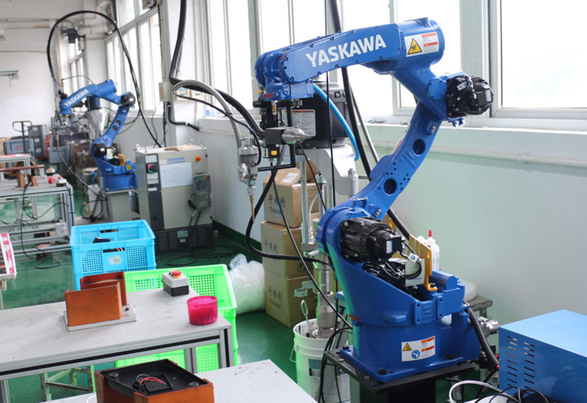 Six-axis gluing robot